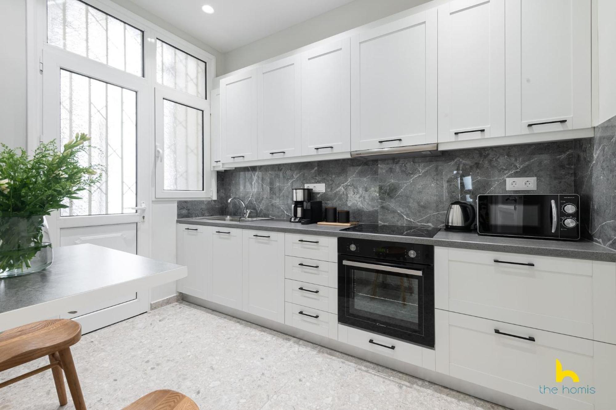 Contemporary 2-bdr Near Kalimarmaro & Alsos Park! Athens