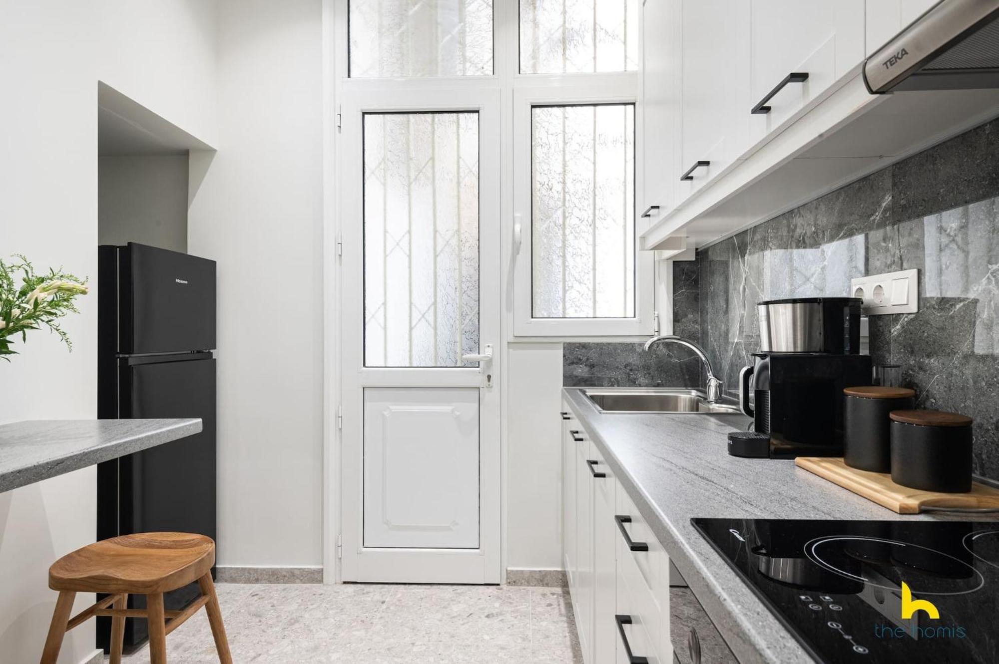Contemporary 2-bdr Near Kalimarmaro & Alsos Park! *